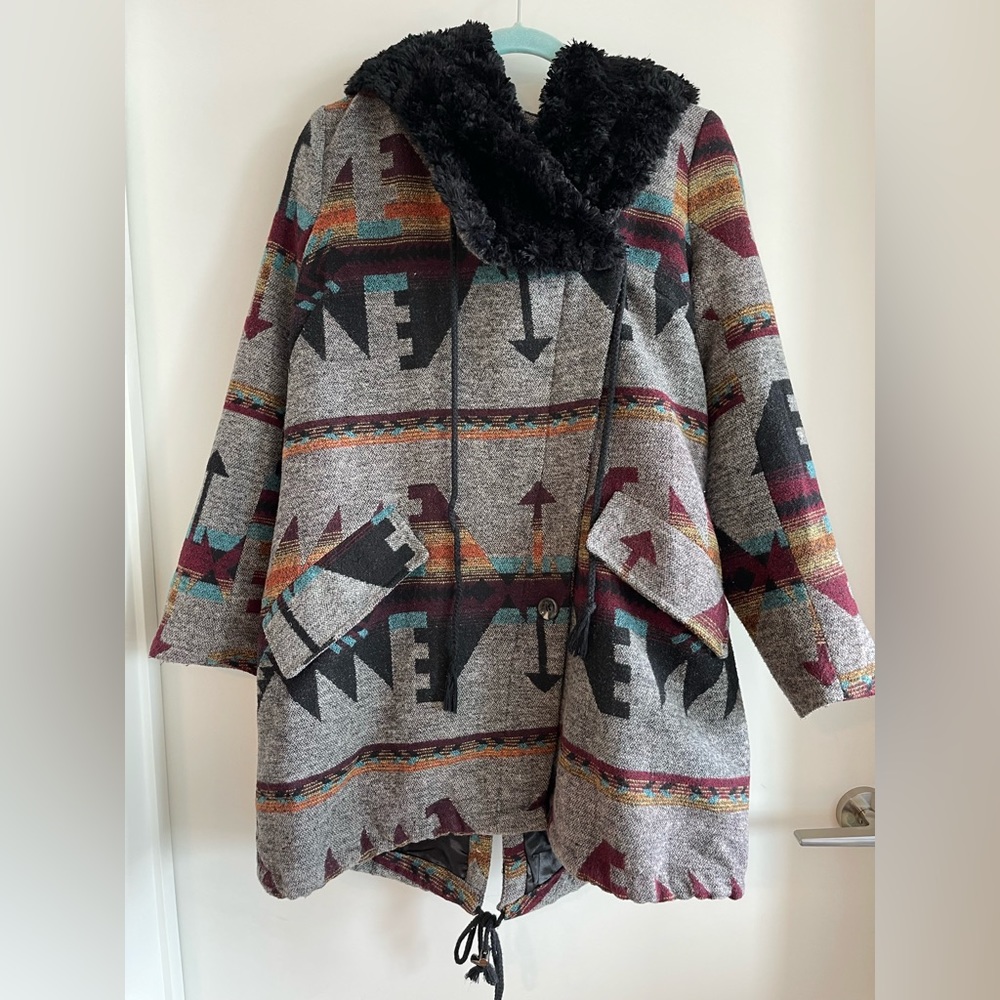 Vintage Steve Madden Aztec print jacket with faux fur hood - size small